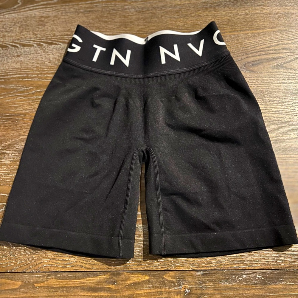 NVGTN black sport seamless shorts *NWT*